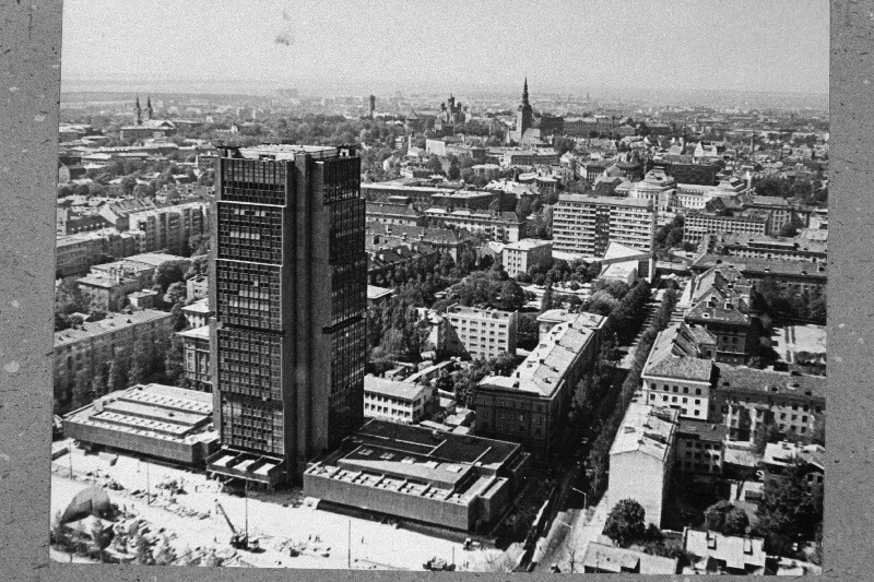 Vaade Tallinnale. Esiplaanil hotell "Olümpia".