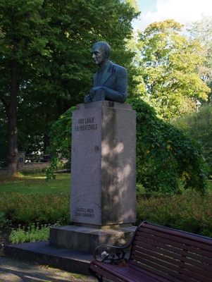 Fr. R. Kreutzwaldi mälestussammas Rakveres rephoto