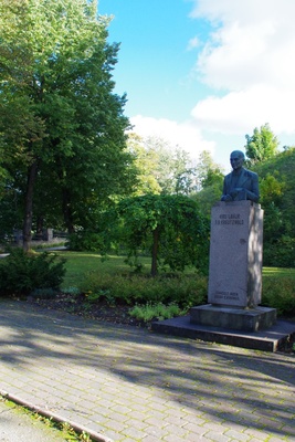 Rakvere, F. R. Kreutzwaldi mälestussammas rephoto