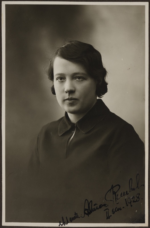 Eesti Naisüliõpilaste Seltsi liige Alma Johanna Ruubel, rindportree