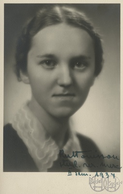 Eesti Naisüliõpilaste Seltsi liige Rutt Tõnisson, portreefoto  duplicate photo