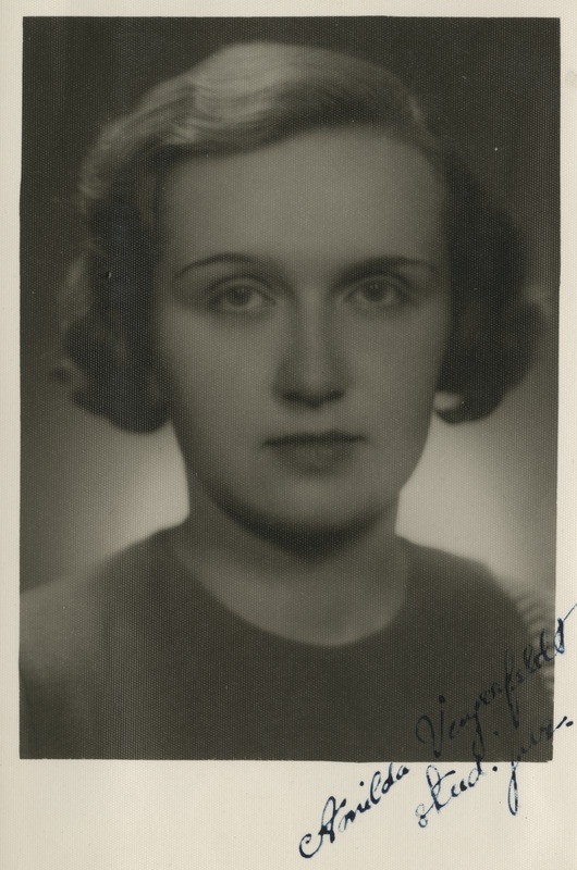 Eesti Naisüliõpilaste Seltsi liige Amilda Vengerfeld, portreefoto