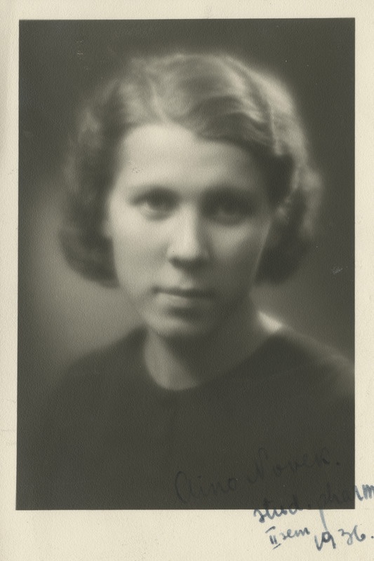 Eesti Naisüliõpilaste Seltsi liige Aino Novek, portreefoto