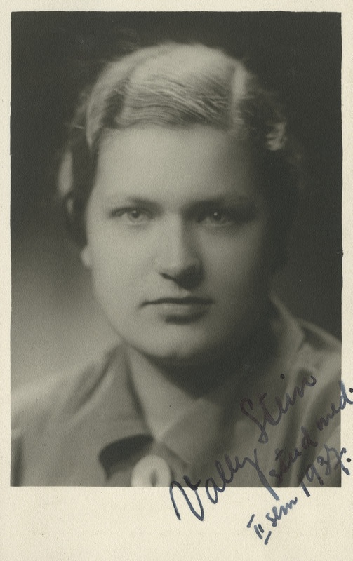 Eesti Naisüliõpilaste Seltsi liige Vally Stein, portreefoto