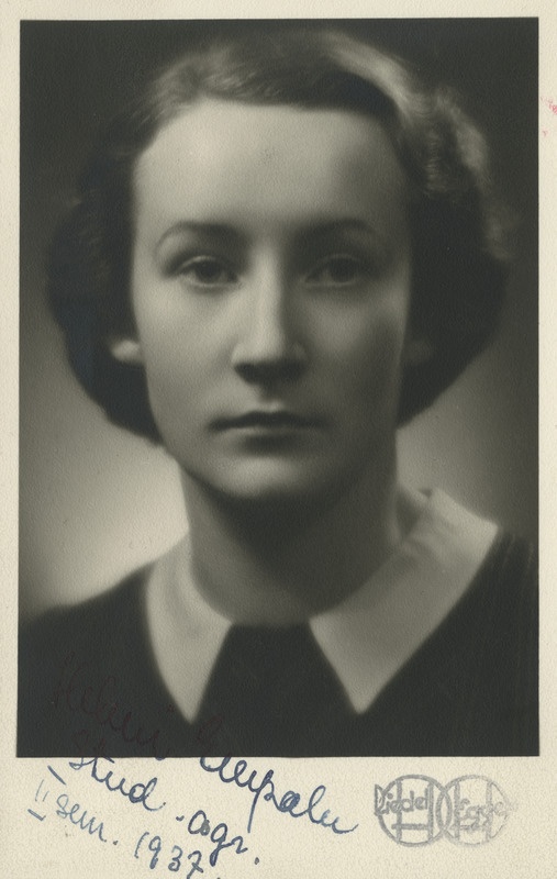 Eesti Naisüliõpilaste Seltsi liige Helmi Eenpalu, portreefoto