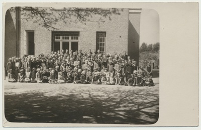 foto Viljandi III Algkool'i grupp kooliõuel 1930 Jakobsoni tn 47c  duplicate photo