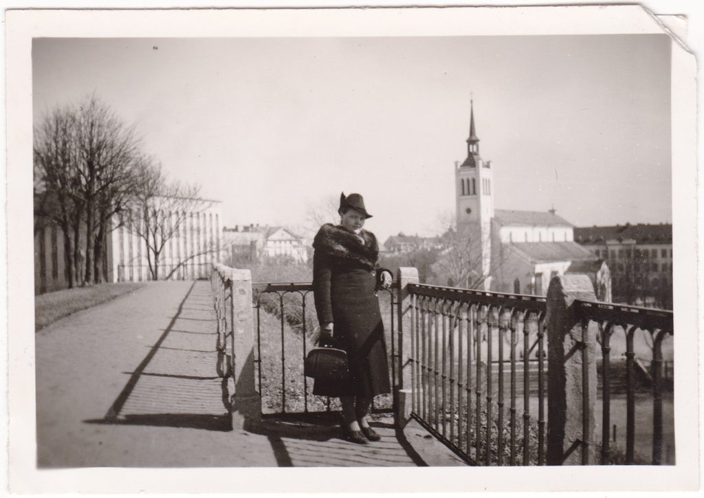 Tallinn, Harjumägi, in the background of the Jaan Church. At the forefront of Marta Astrik.