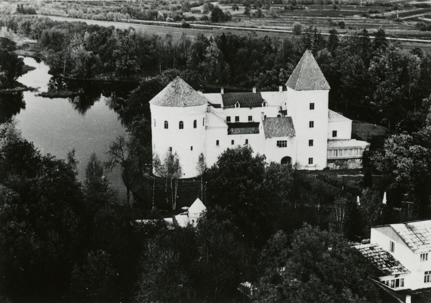 Koluvere piiskopilinnus (mõis), õhuvaade linnusele