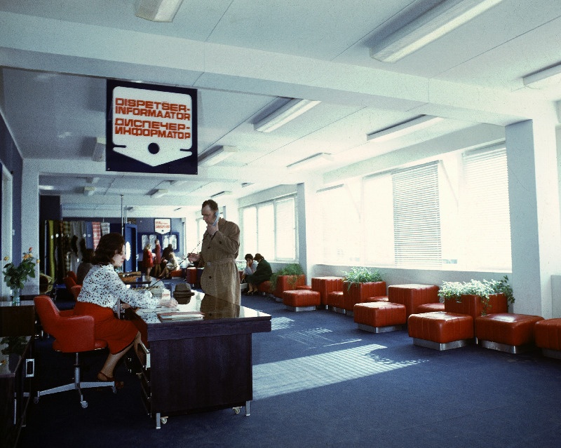 Teenindusmaja moesalongi eesruum.