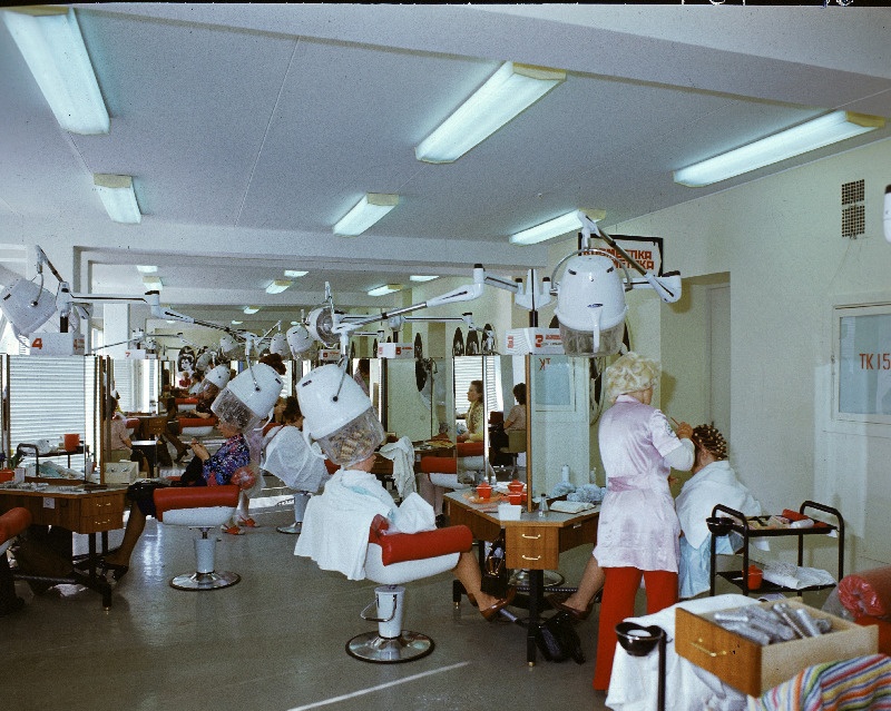 Teenindusmaja naiste juuksurisalong.