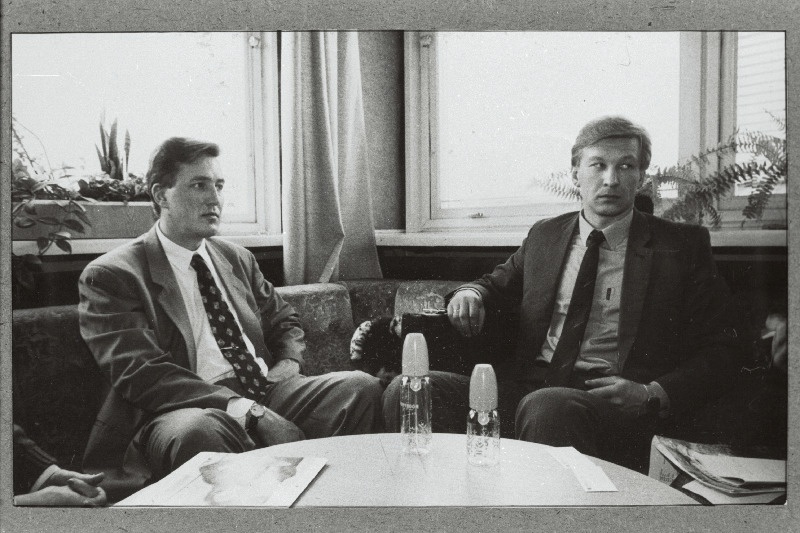 Soome - Eesti ühisfirma “Mekalasi OY” esindajad Marku Andelin Soomest ja Toomas Reinart (paremal) ajakirja “Eesti Naine” toimetuse vestlusringis.