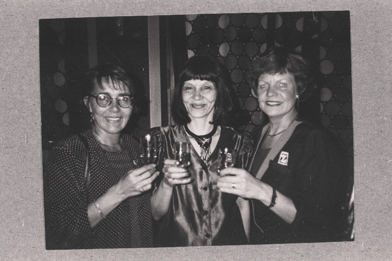 Tartu Zonta klubi seminar. Klubi president Helju Kommer (keskel), Soome zontade Tampere piirkonna president Leena Kankainen (vasakul) ja Sirkka - Liisa Alkio Häämenlinnast.