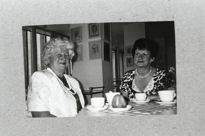 Tartu Zonta klubi seminar. Akadeemiliste Naiste Ühingu esinaine professor Inge Orgo (vasakul) ja ühingu liige, lastearst Ruth Soonets.