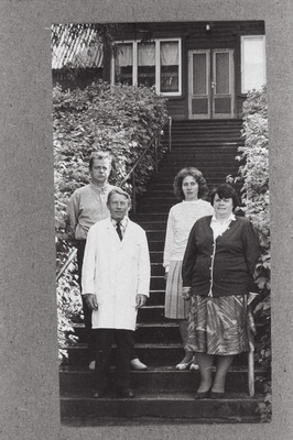 Aarike vanadekodu juhtkond .Esireas: juhataja Elle Ott ja arst Johannes Pihl; tagareas: raamatupidaja Evi Tappo ja majandusjuhataja Heiki Rohtla.  duplicate photo