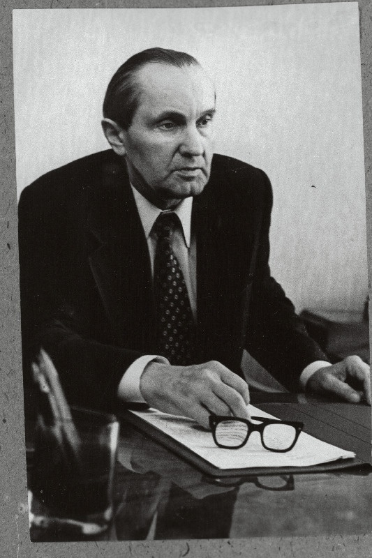 Jürgens, Feliks- Eesti NSV kohaliku tööstuse minister.