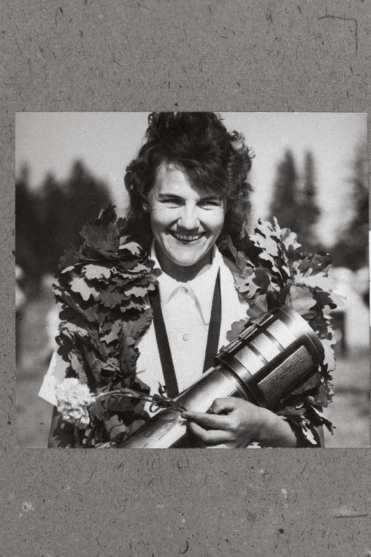 Vabariigi lüpsimeister, üleliidulisel lüpsjate võistlusel teise koha võitnud Sale Veski Kohtla-Järve rajooni Erra sovhoosist.