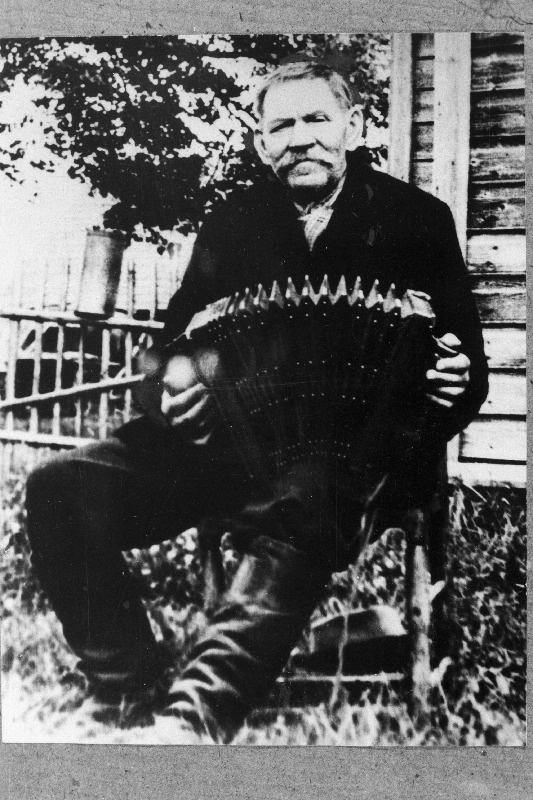 Lõõtspillimeister August Teppo Väimelast.