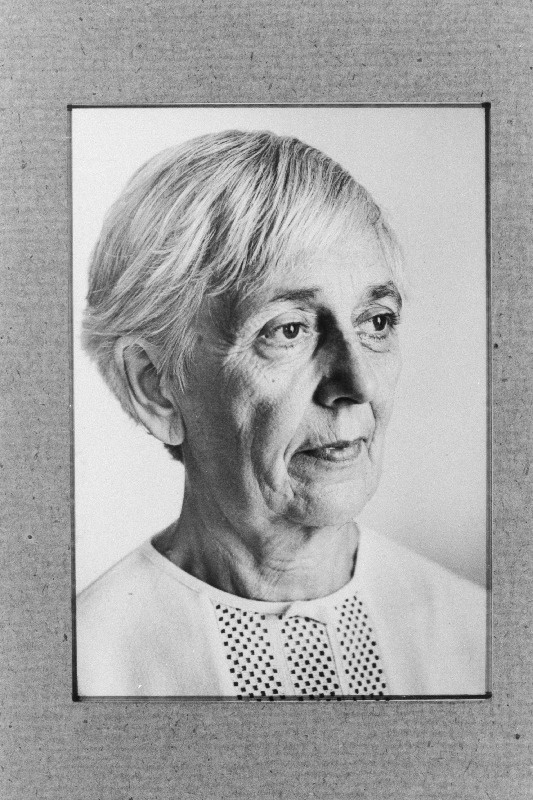 Kuma, Helene, Eesti NSV teeneline kunstitegelane, Eesti NSV Riikliku Kunstiinstituudi õppejõud, professor.