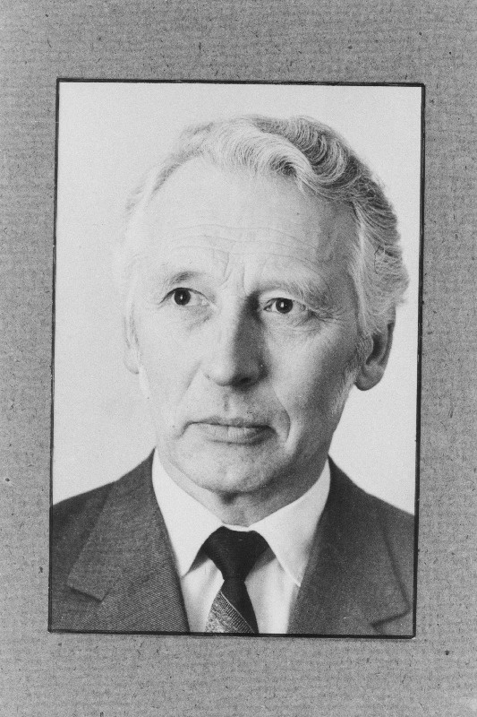 Üksvärav, Raoul, majandusdoktor - Tallinna Polütehnilise Instituudi juhtimise ja planeerimise kateedri juhataja, professor.