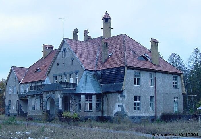 Main building of Holdre Manor