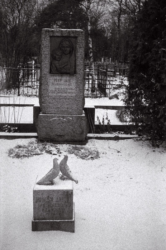 Kirjanik Juhan Jaik'i hauatähis Rahumäe kalmistul.