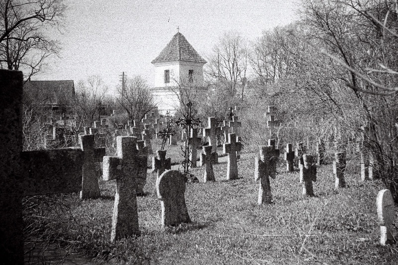 Kiviristid Pirita kloostri juures kalmistul.