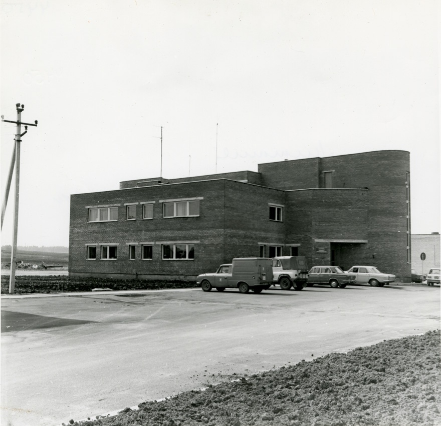 Hummuli sovhoosi kontor, eestvaade. Arhitekt Koit Komissarov