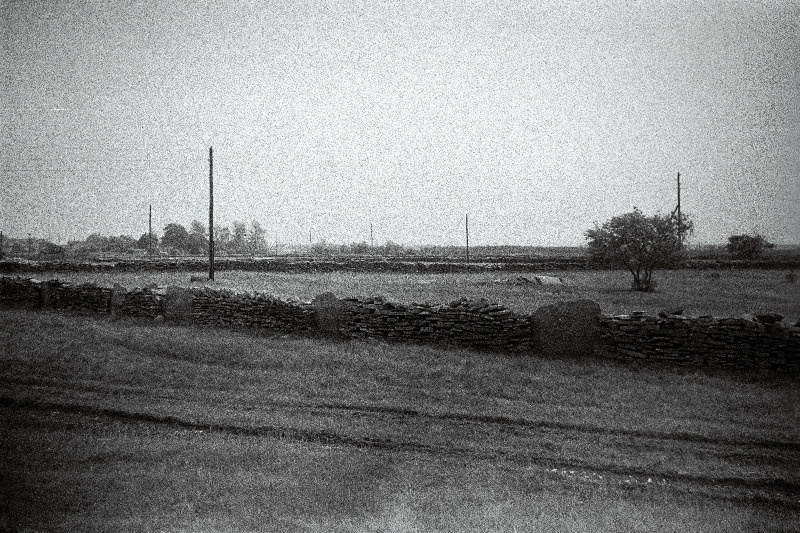 Vanad kiviaiad Narva maantee ääres.