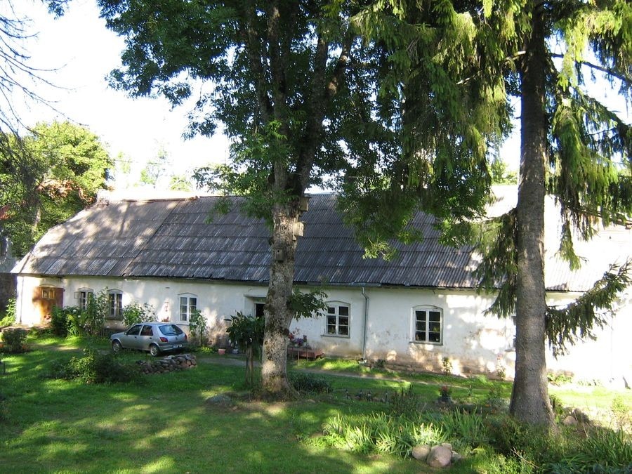 Taagepera Manor Service House