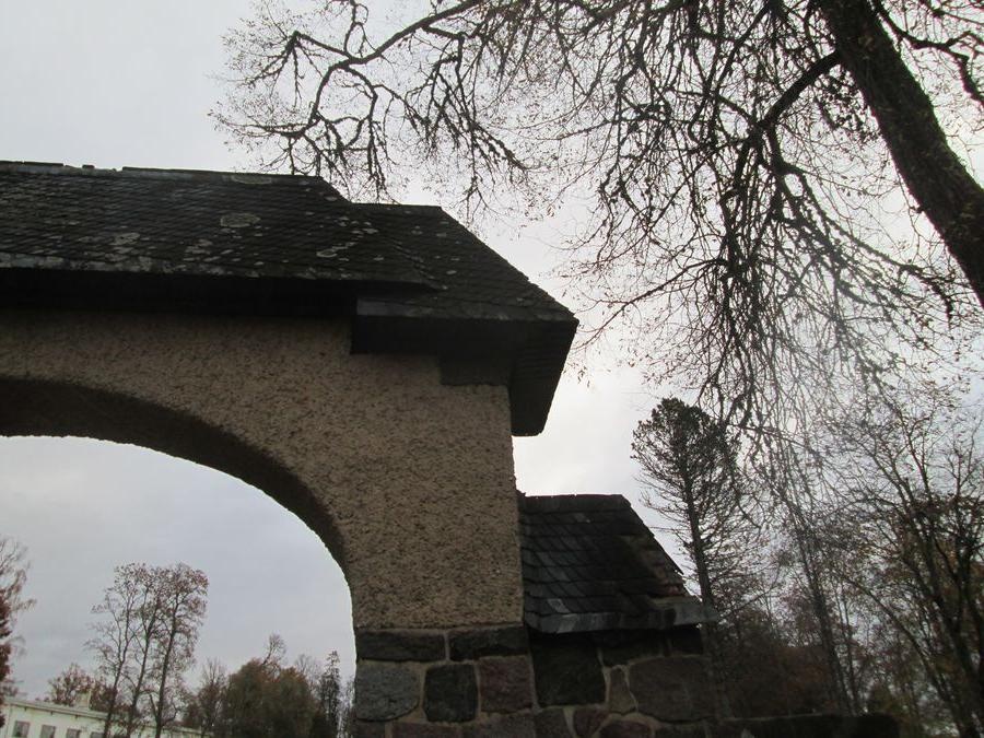 Taagepera Manor border walls with gate buildings