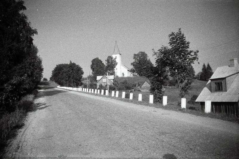 Vaade maanteelt Rõuge Maarja kirikule.
