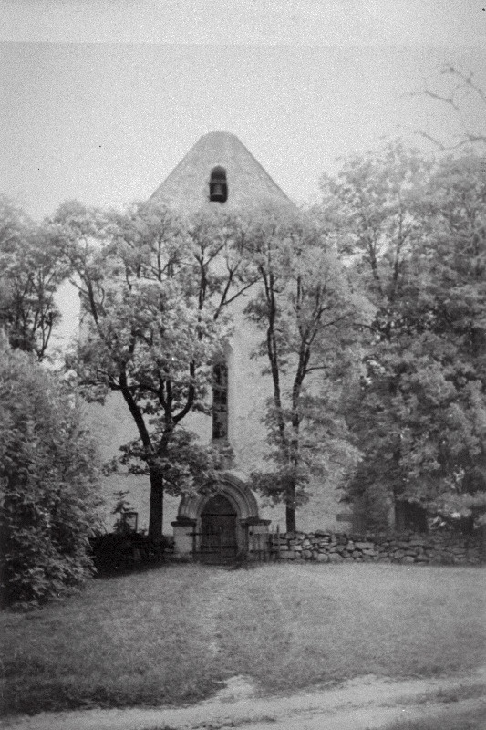 Karja Katariina (ja Nikolause) kirik Saaremaal.