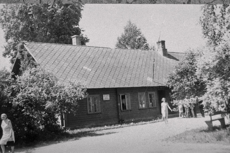 Endine Kõrveküla koolimaja, kus on sündinud helilooja Miina Härma.