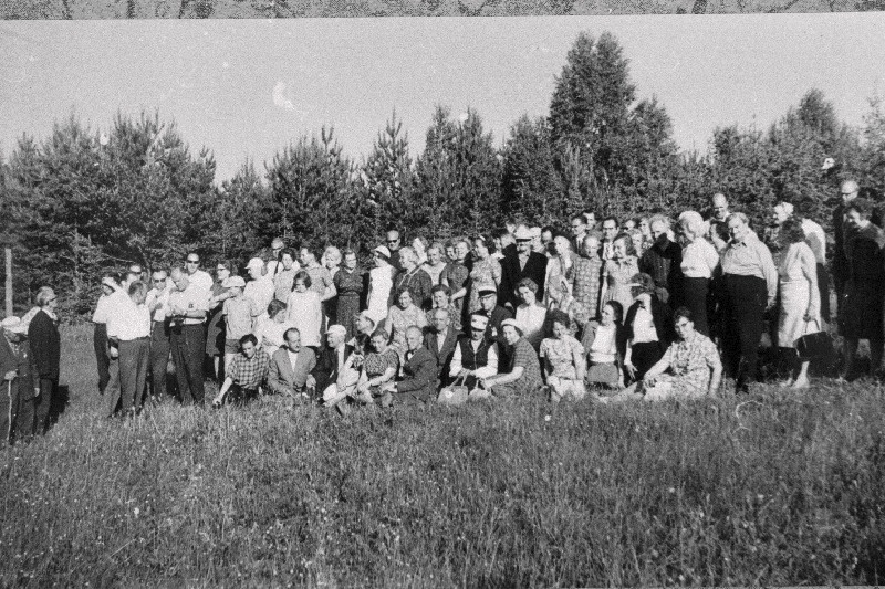 Kodu-uurijad Vellavere mäel.