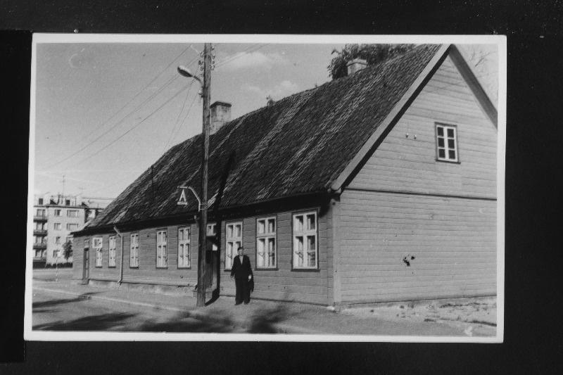 Puumaja Pioneeride t 7 (end Vabaduse t), kus on elanud pedagoog ja kooliuuendamisliikumise juht Johannes Käis.
