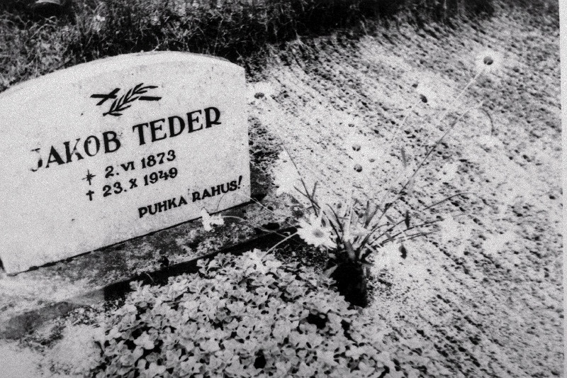 Pedagoogi ja kultuuritegelase Jakob Tederi haud Võru kalmistul.