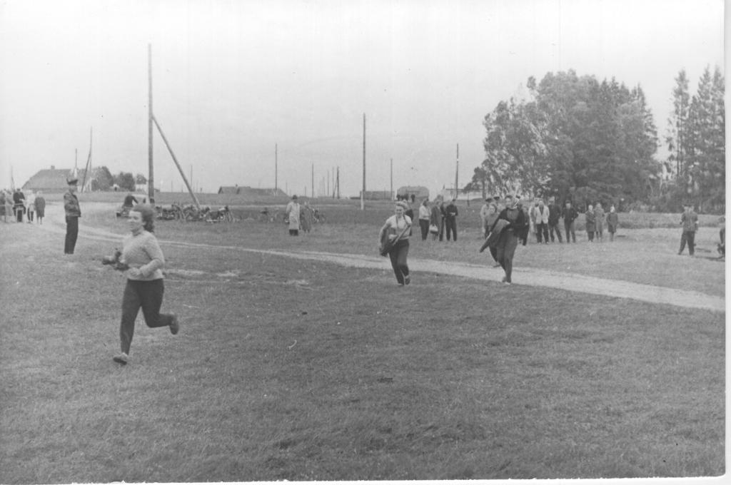 Foto ja negatiiv. Tuletõrjevõistlused Missos  1.juunil  1963.a.