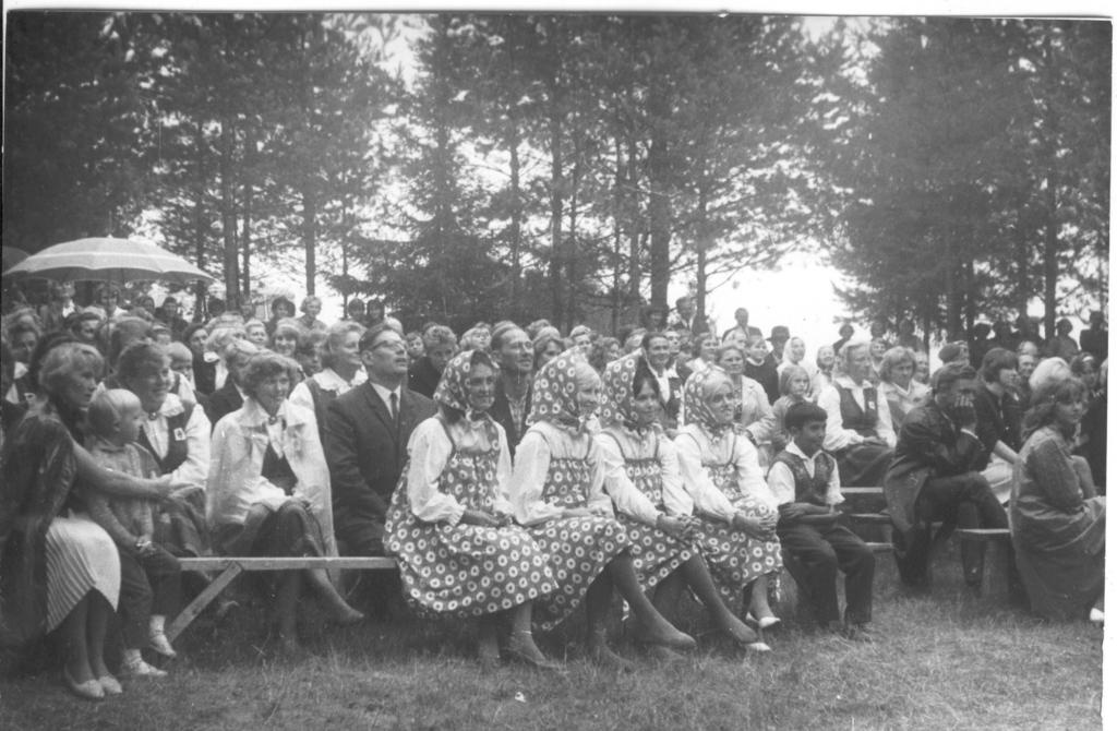 Foto ja negatiiv. Misso laulupäev 2. augustil 1967.a.