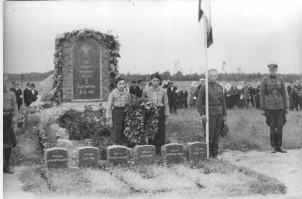 Foto ja negatiiv. Mälestussammas Vabadussõjas langenutele Misso-Oravasaares  avamine 26.mail 1935.a.