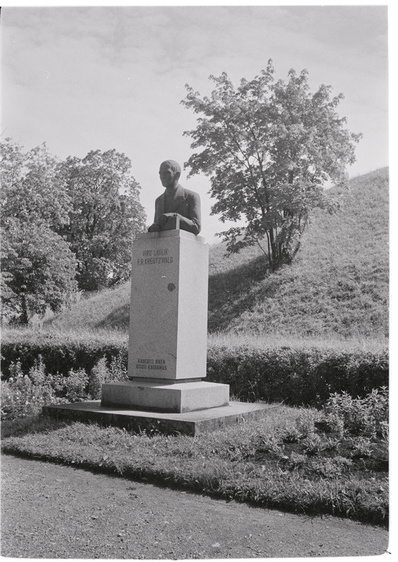 Fr. R. Kreutzwaldi mälestussammas Rakveres
