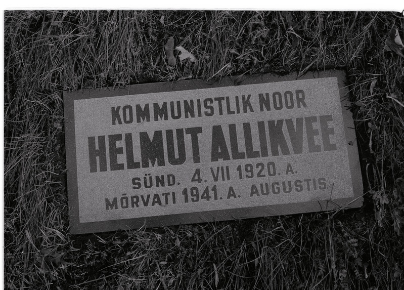 Mälestustahvlid perekond Allikveele Viru-Jaagupis