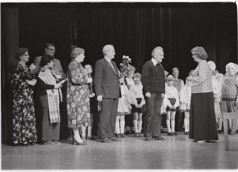 Rahvatantsujuht Leonide Viirese 60. sünnipäeva tähistamine