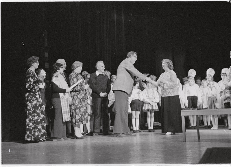 Rahvatantsujuht Leonide Viirese 60. sünnipäeva tähistamine