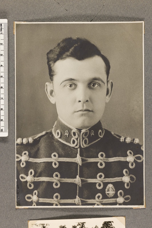 August Jansikene