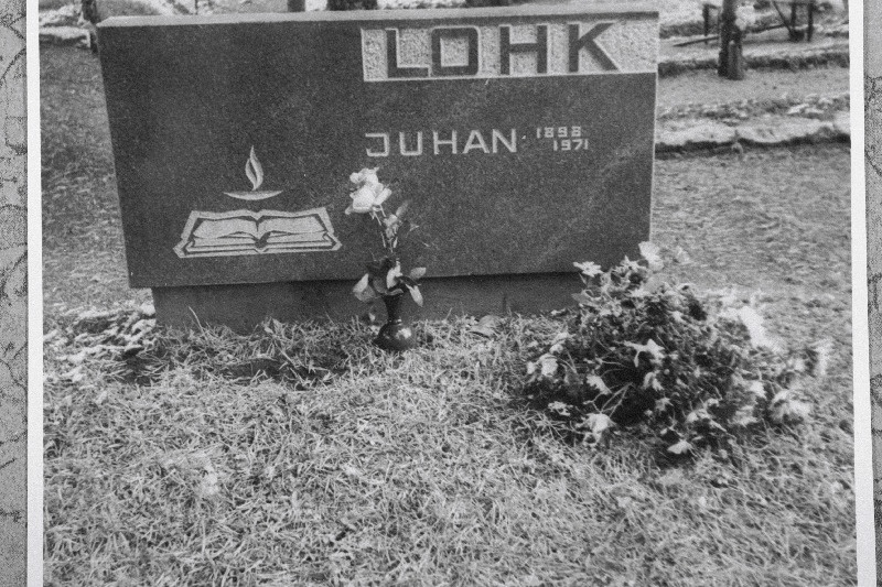 Helikunstniku tõlkija ja pedagoogi Juhan Lohk´i haud Pärnamäe kalmistul.