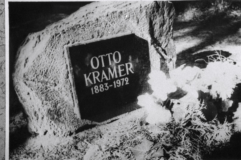 Viljapuusortide aretaja Otto Krameri hauakivi Metsakalmistul.