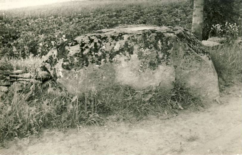 Ohvrikivi Kunda Liivaküla tee ääres