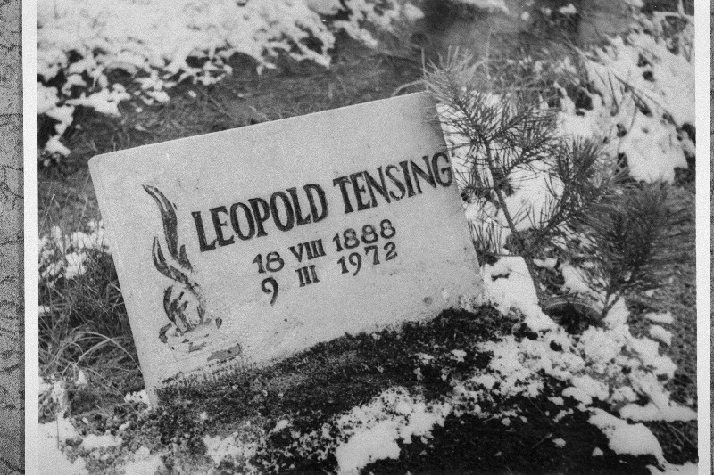 Arhitekti Merivälja kujundaja Leopold Tensingi hauaplaat Pärnamäe kalmistul.