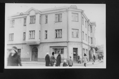 Hoone Tartu mnt 45, kus on elanud kunstnik Eduard Wiiralt.  duplicate photo