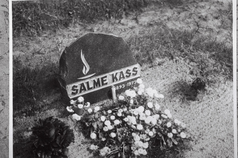 Pedagoogi ja kodu-uurija Salme Kassi haud Metsakalmistul.